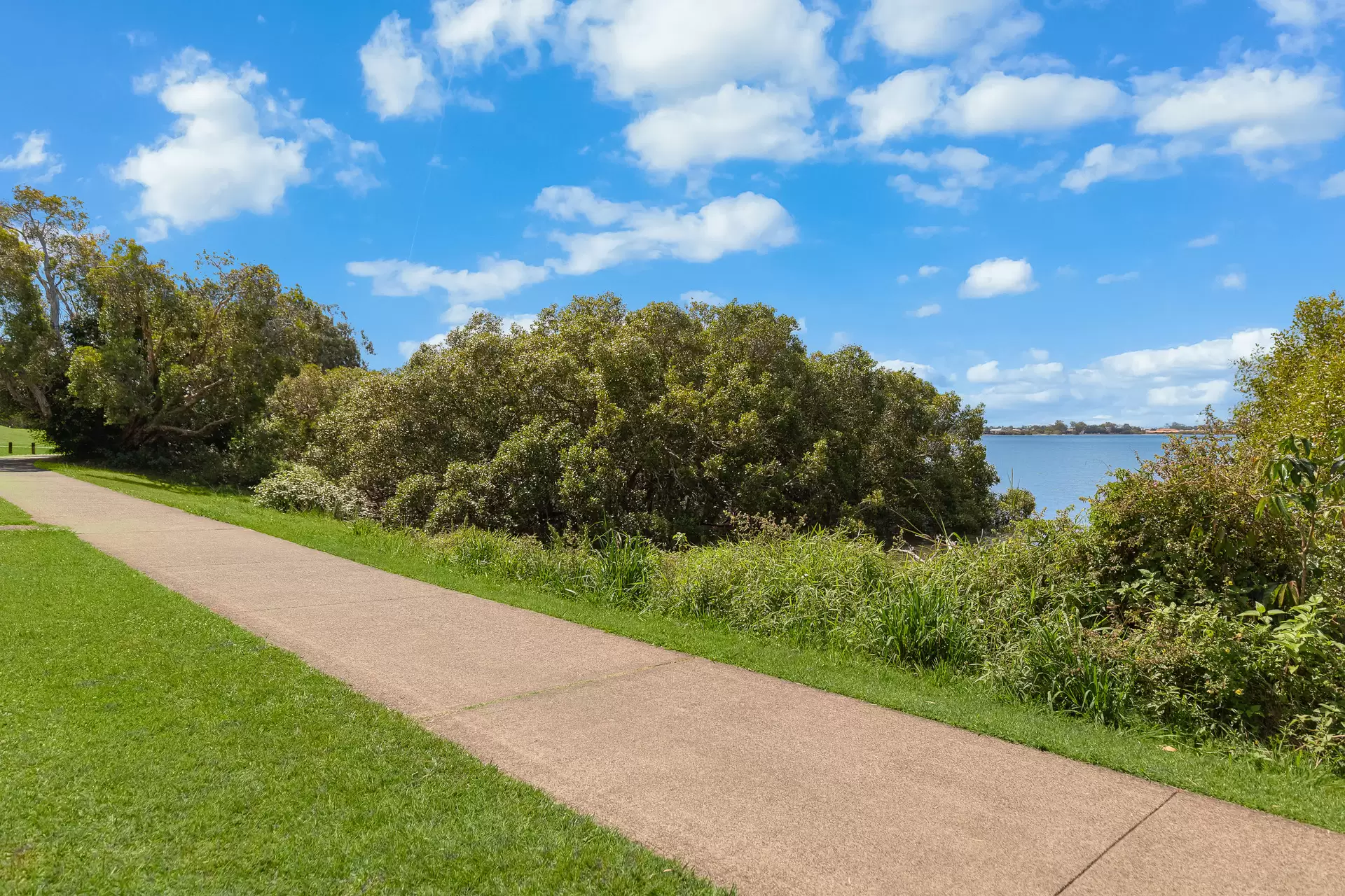 28 Main Street, Redland Bay For Sale by Queensland Sotheby's International Realty - image 1