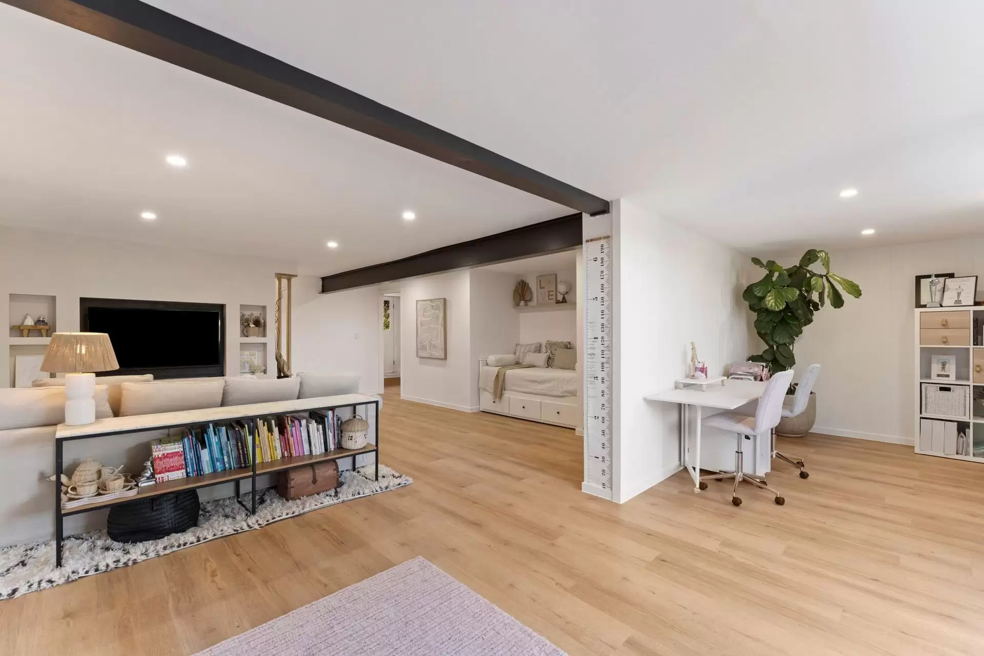 11 Edward Street, Labrador Sold by Queensland Sotheby's International Realty - image 1