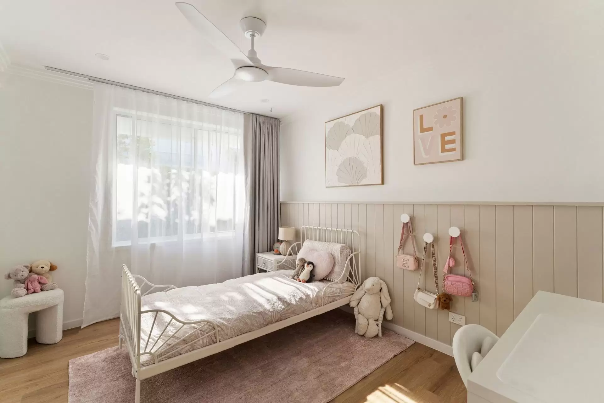11 Edward Street, Labrador For Sale by Queensland Sotheby's International Realty - image 1