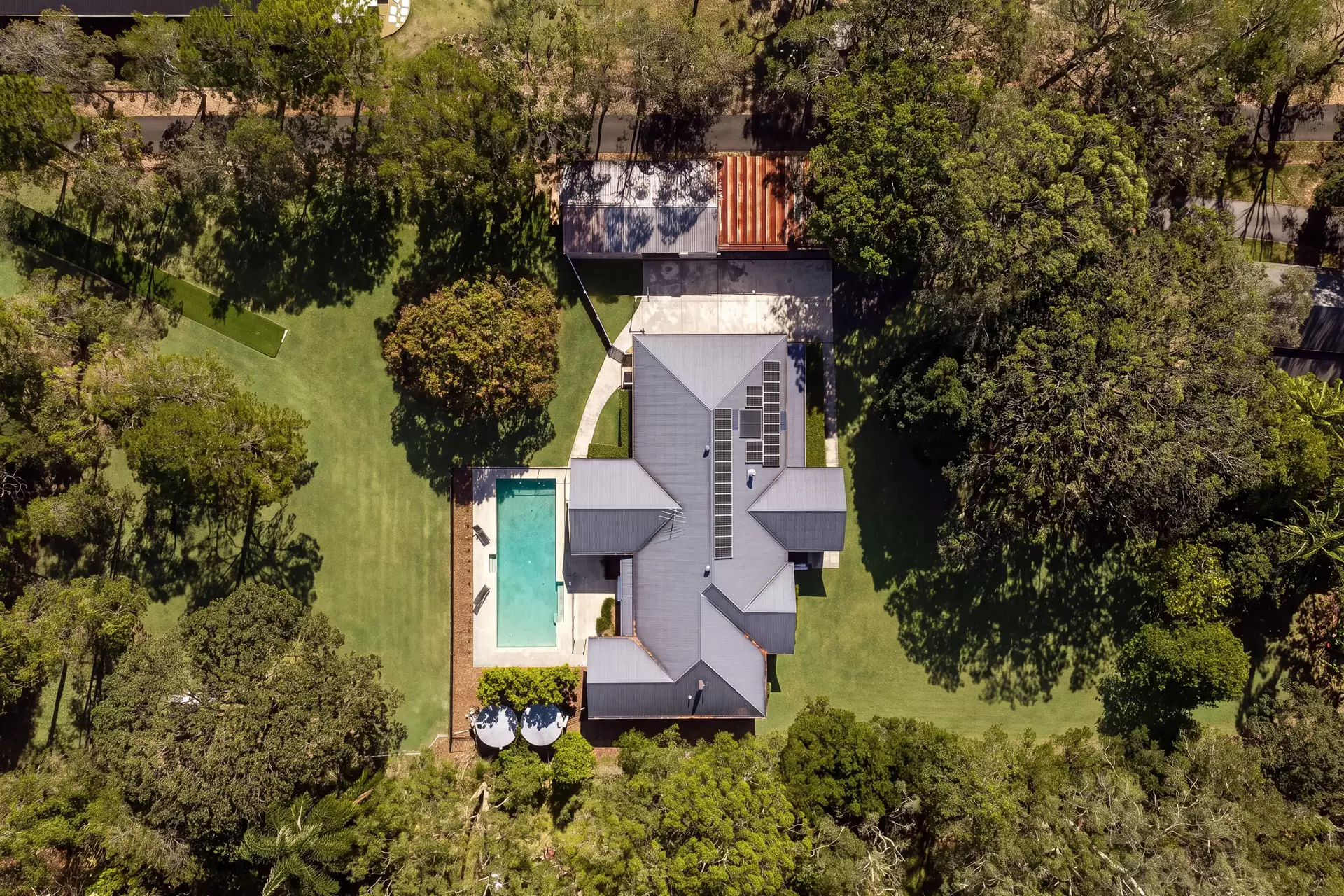 133 Warriewood Street, Chandler For Sale by Queensland Sotheby's International Realty - image 1