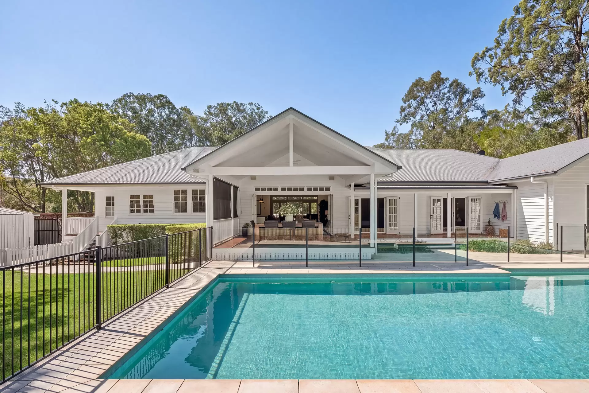 133 Warriewood Street, Chandler For Sale by Queensland Sotheby's International Realty - image 1