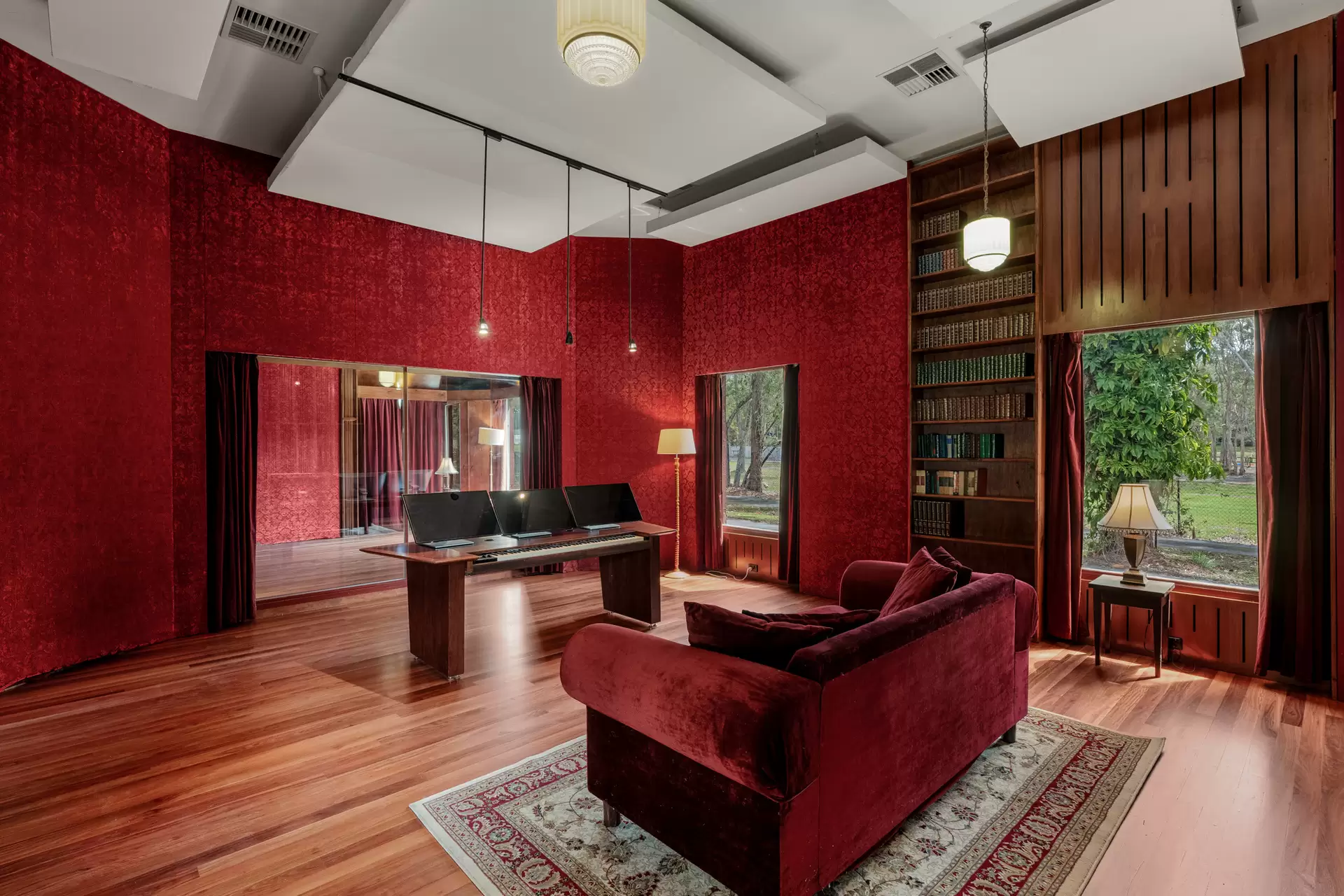 133 Warriewood Street, Chandler For Sale by Queensland Sotheby's International Realty - image 1