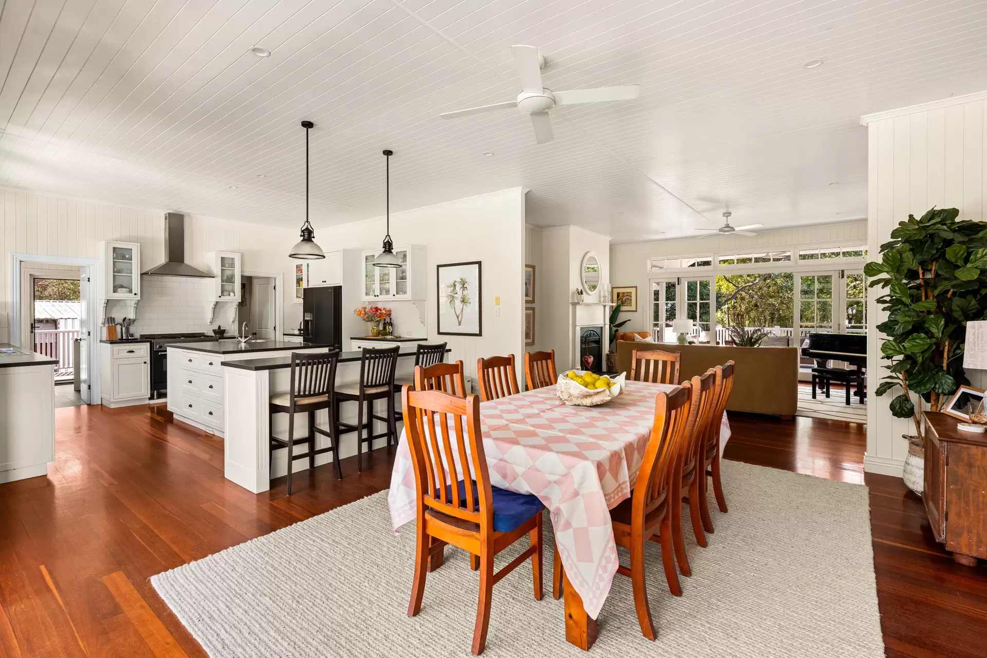 133 Warriewood Street, Chandler For Sale by Queensland Sotheby's International Realty - image 1