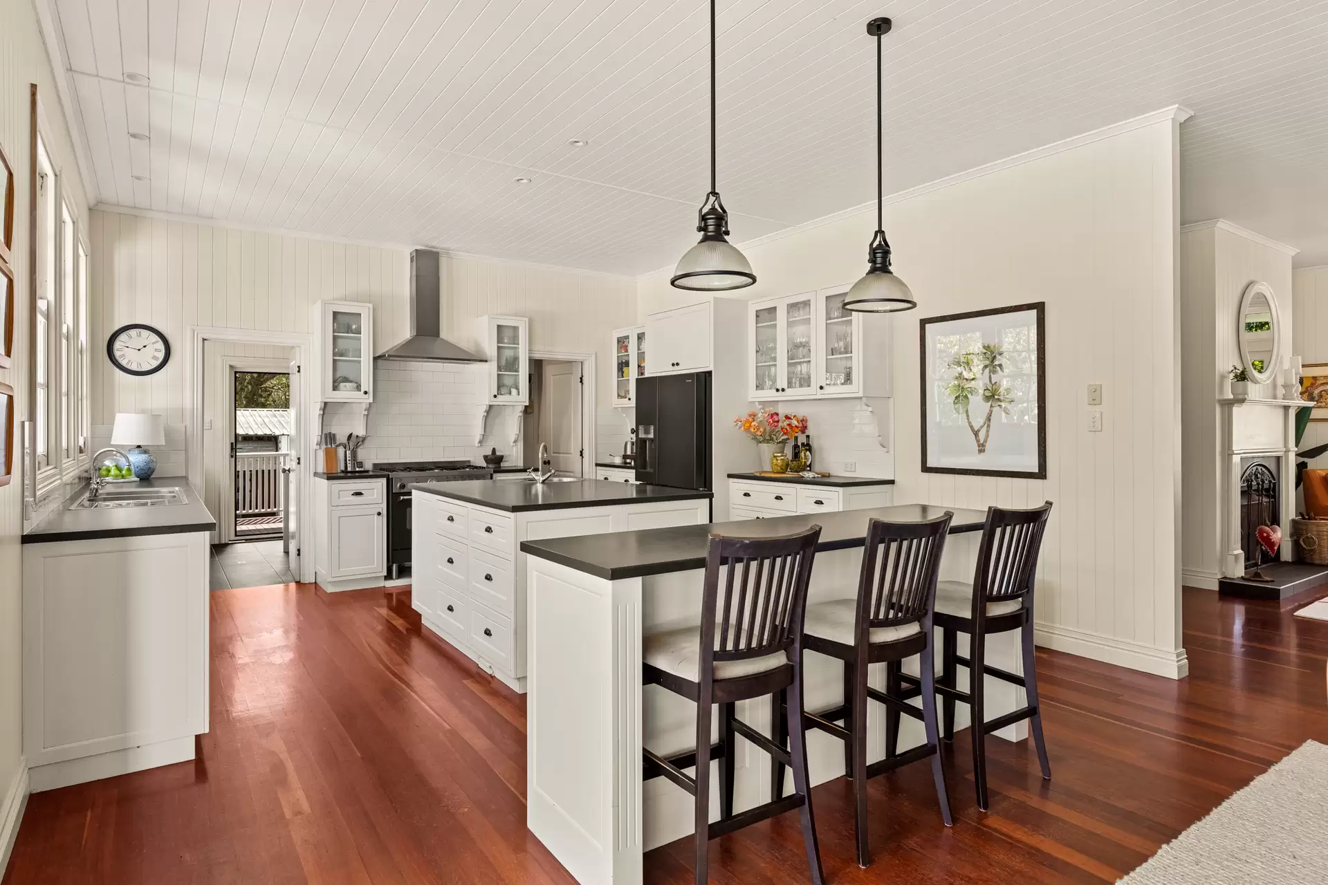 133 Warriewood Street, Chandler For Sale by Queensland Sotheby's International Realty - image 1
