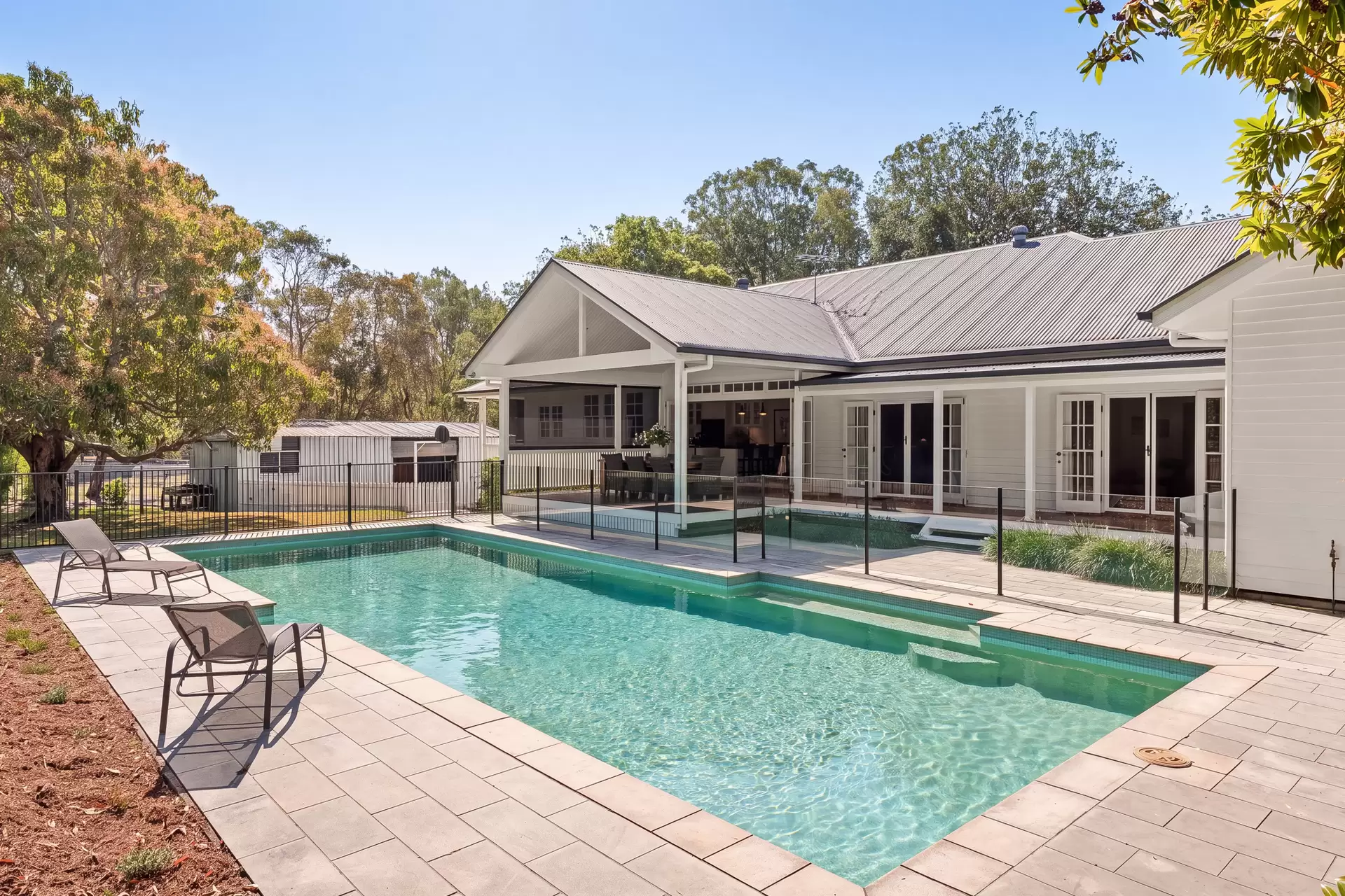 133 Warriewood Street, Chandler For Sale by Queensland Sotheby's International Realty - image 1