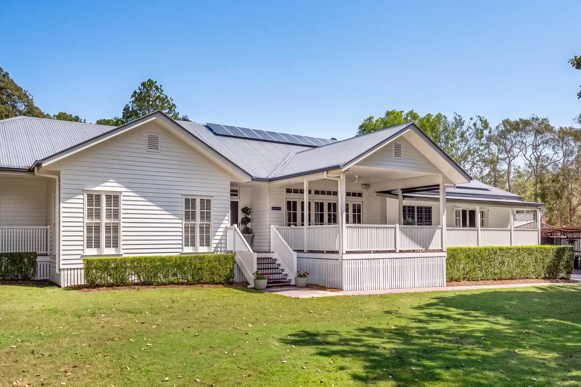 133 Warriewood Street, Chandler For Sale by Queensland Sotheby's International Realty - image 1