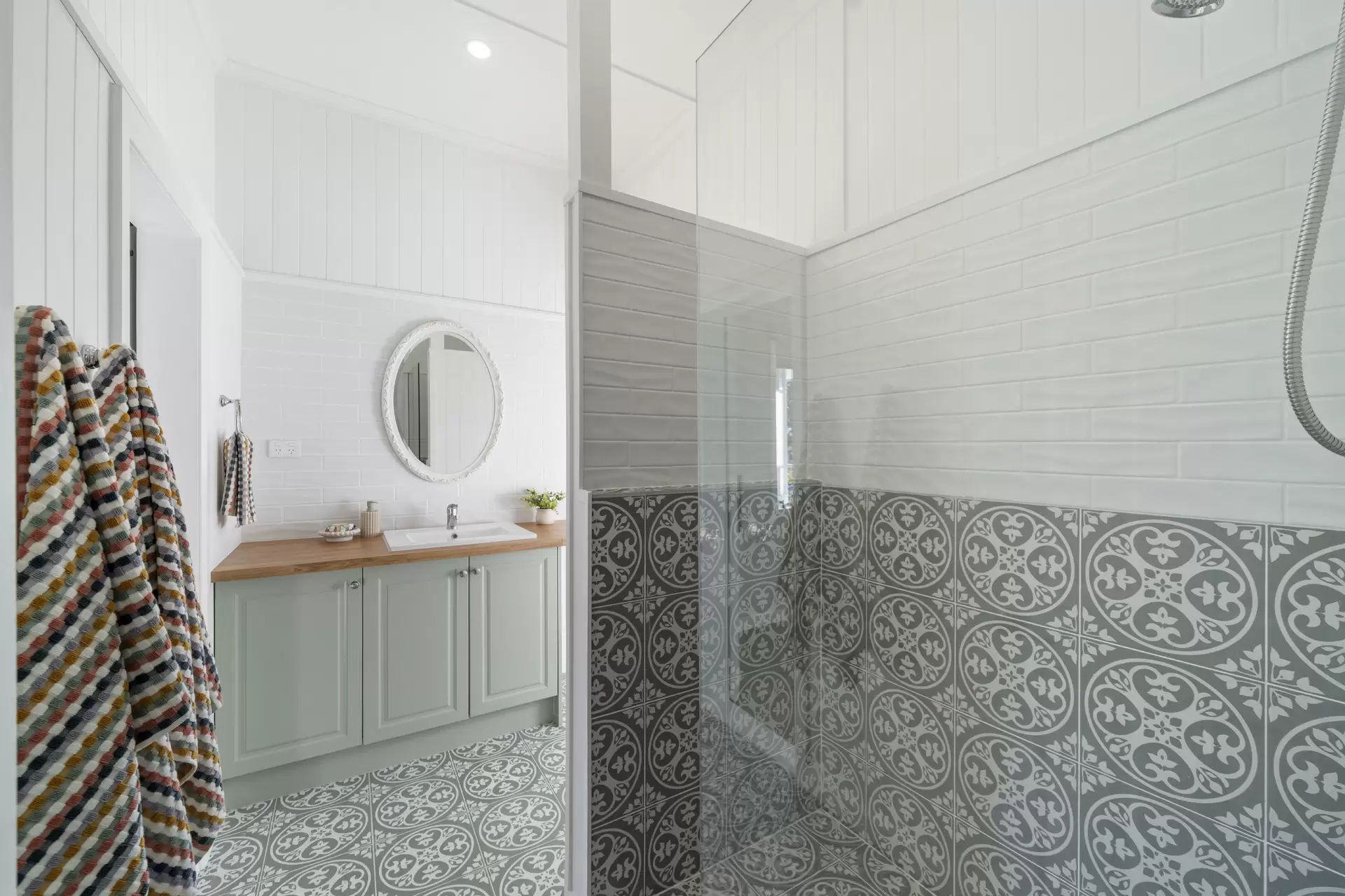 17 Stevens Street, Southport For Sale by Queensland Sotheby's International Realty - image 1