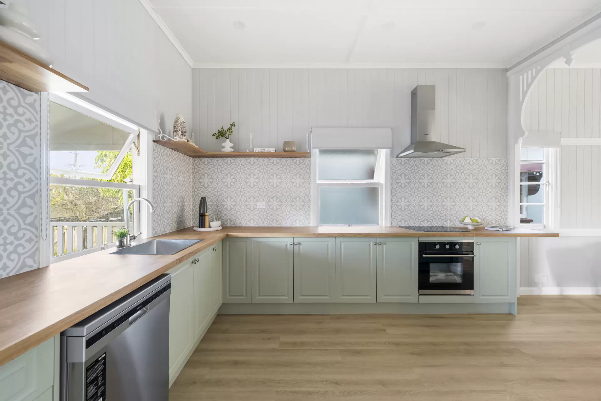 17 Stevens Street, Southport For Sale by Queensland Sotheby's International Realty - image 1