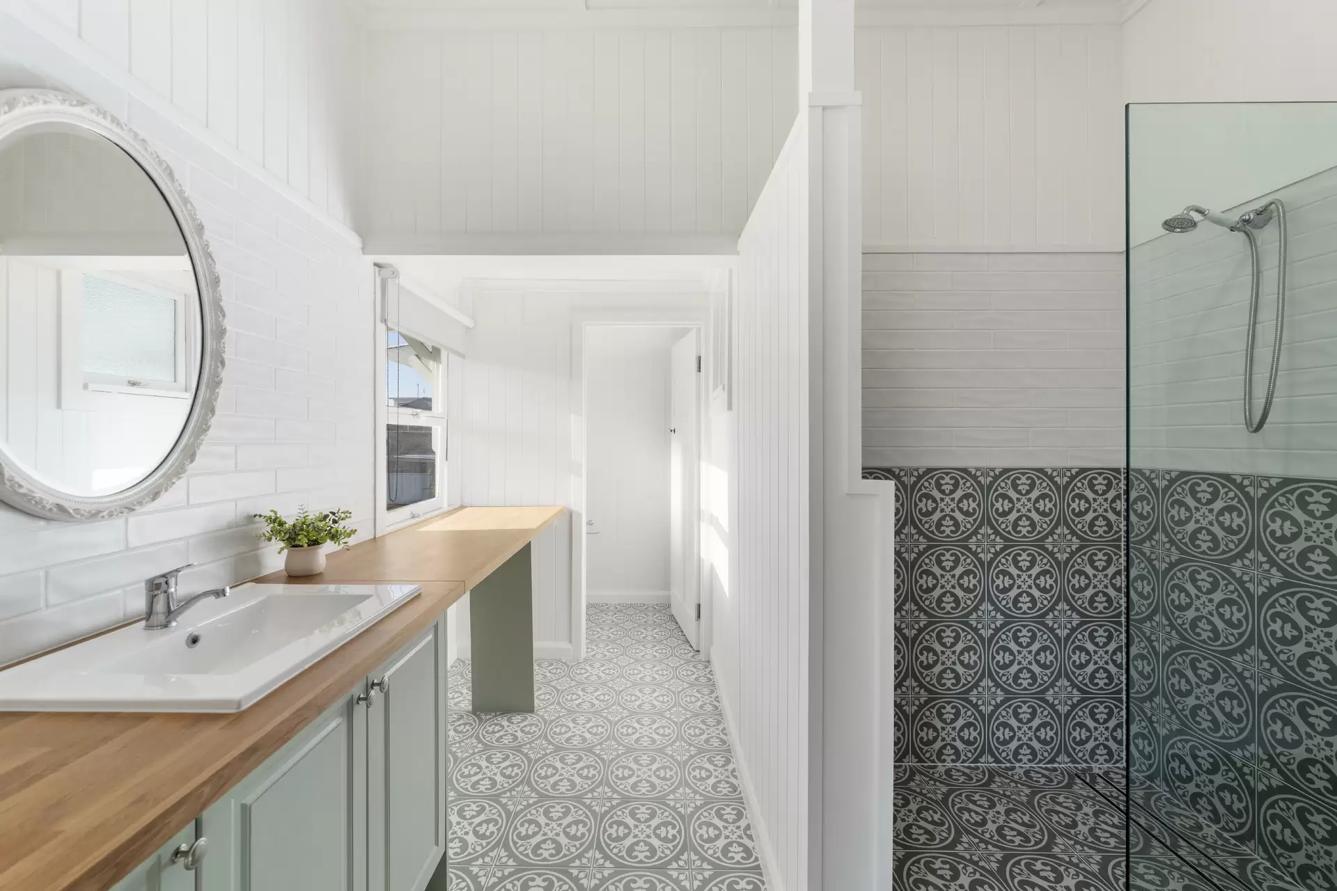 17 Stevens Street, Southport For Sale by Queensland Sotheby's International Realty - image 1