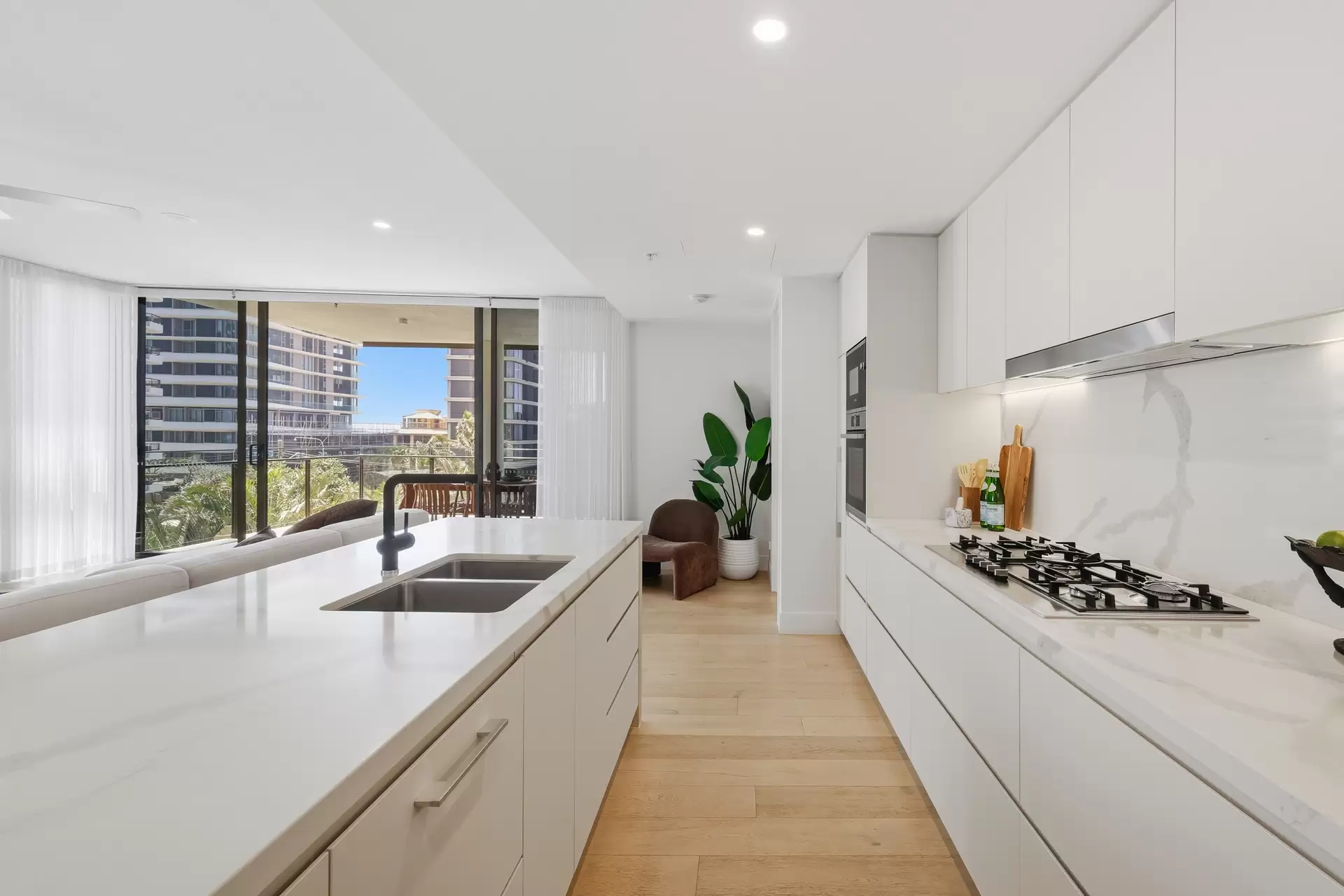 401/5 Pacific Street, Main Beach For Sale by  - image 1