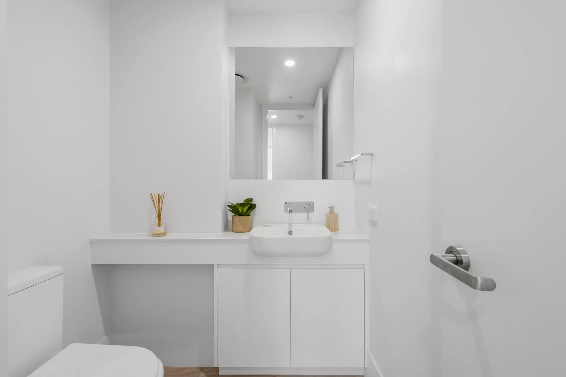 401/5 Pacific Street, Main Beach For Sale by  - image 1