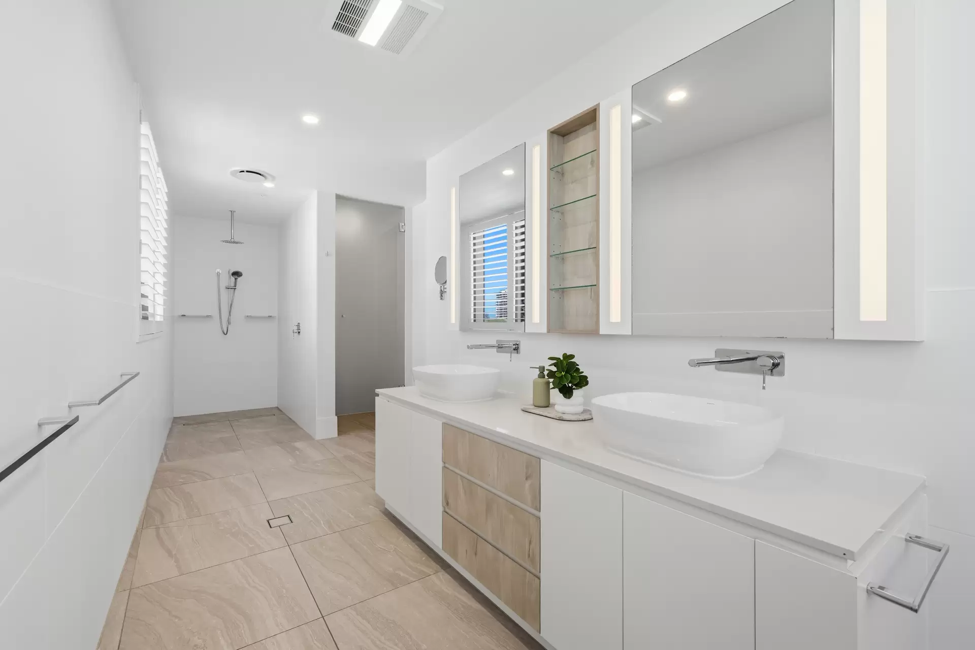 401/5 Pacific Street, Main Beach For Sale by  - image 1