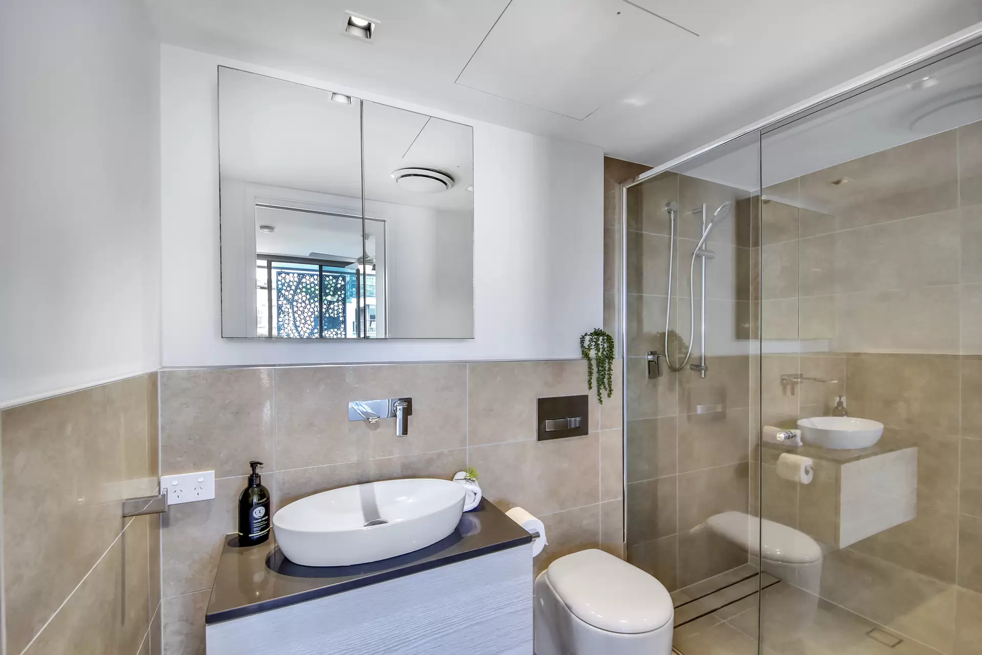 11/18 Edward Street, Alexandra Headland For Sale by Queensland Sotheby's International Realty - image 1
