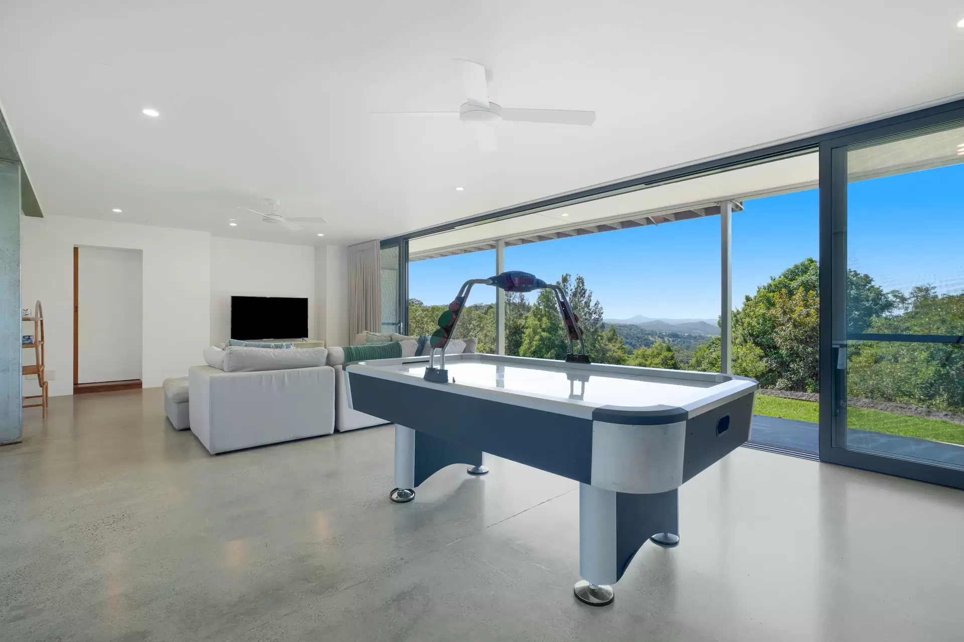 159-185 Thompson Road, Dulong For Sale by  - image 1