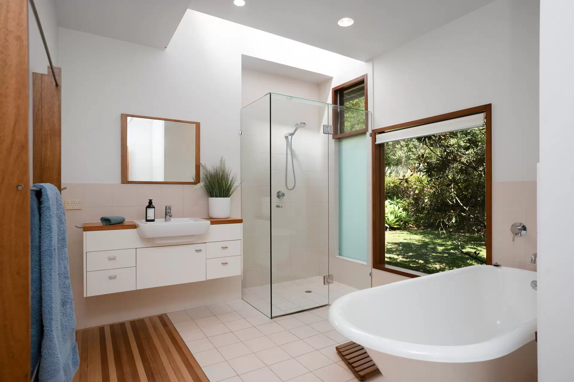 159-185 Thompson Road, Dulong For Sale by  - image 1