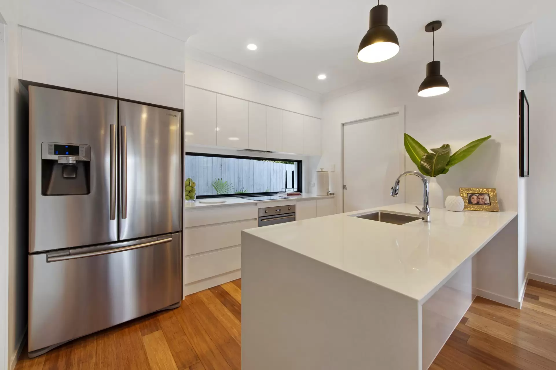 2 Lunar Court, Benowa Sold by Queensland Sotheby's International Realty - image 1