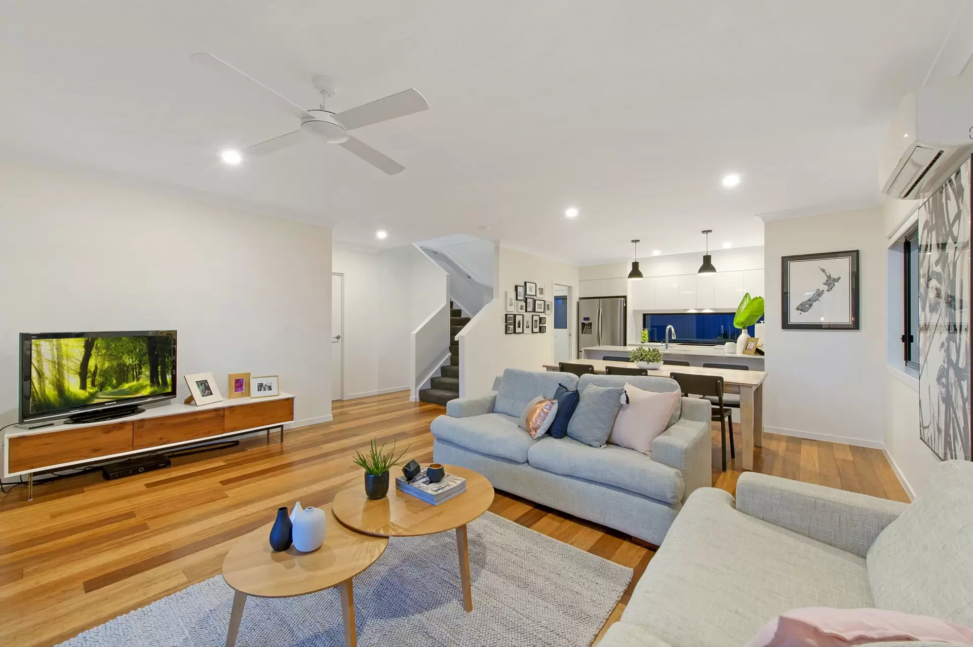 2 Lunar Court, Benowa Sold by Queensland Sotheby's International Realty - image 1