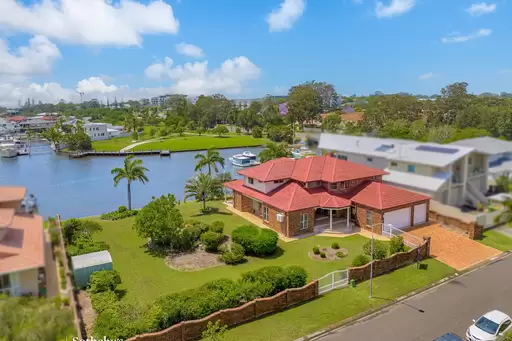 7 Sternlight Court, Raby Bay For Sale by Queensland Sotheby's International Realty