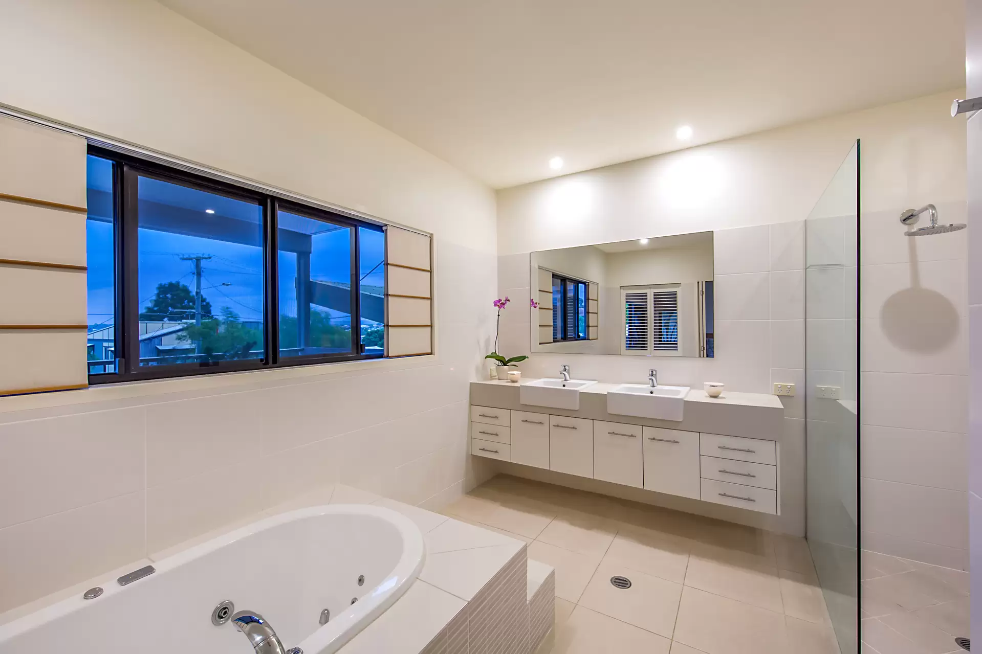39 Sunny Avenue, Wavell Heights Sold by Queensland Sotheby's International Realty - image 1