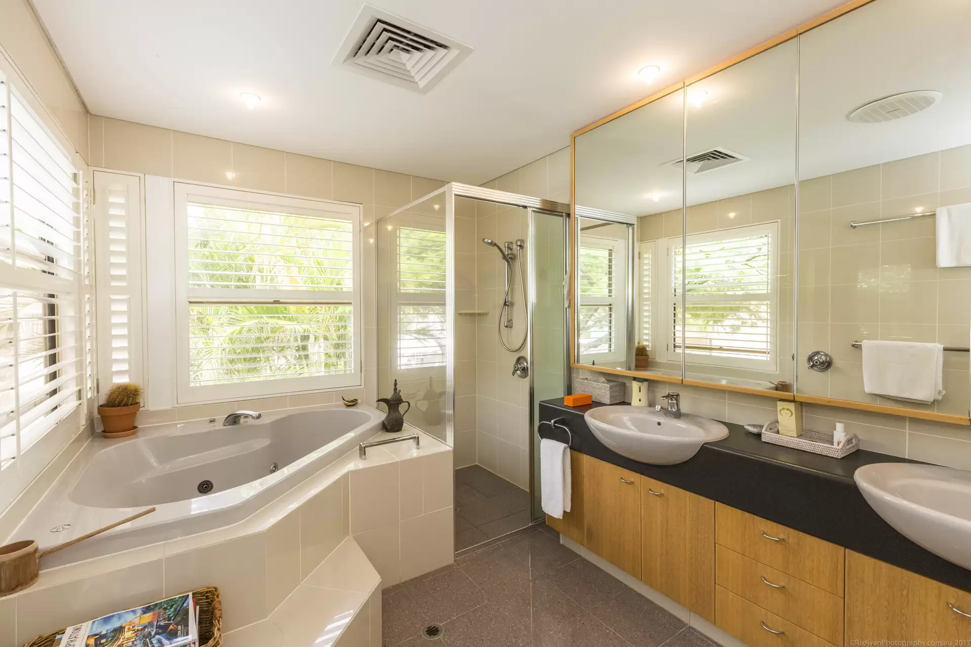 2104/1 Ross Street, Benowa Sold by Queensland Sotheby's International Realty - image 1