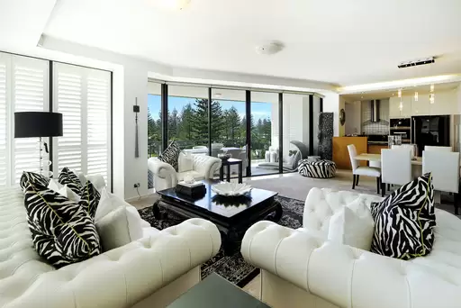 Level 4/6/11 Peak Avenue, Main Beach Sold by 
