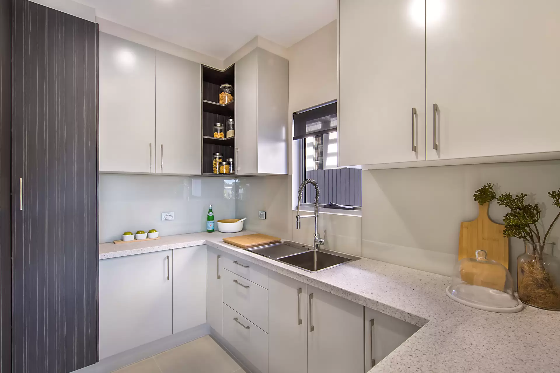 15 Waterline Crescent, Bulimba Sold by Queensland Sotheby's International Realty - image 1