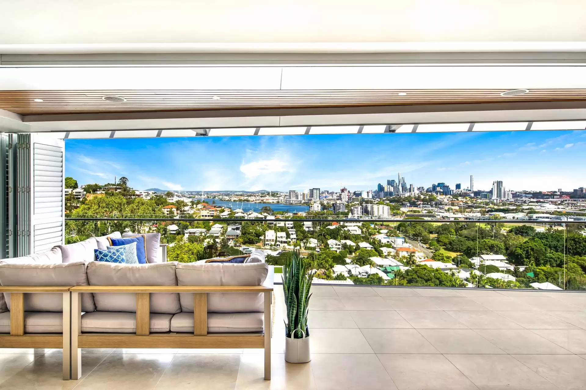 128 Crosby Road, Ascot Sold by Queensland Sotheby's International Realty - image 1