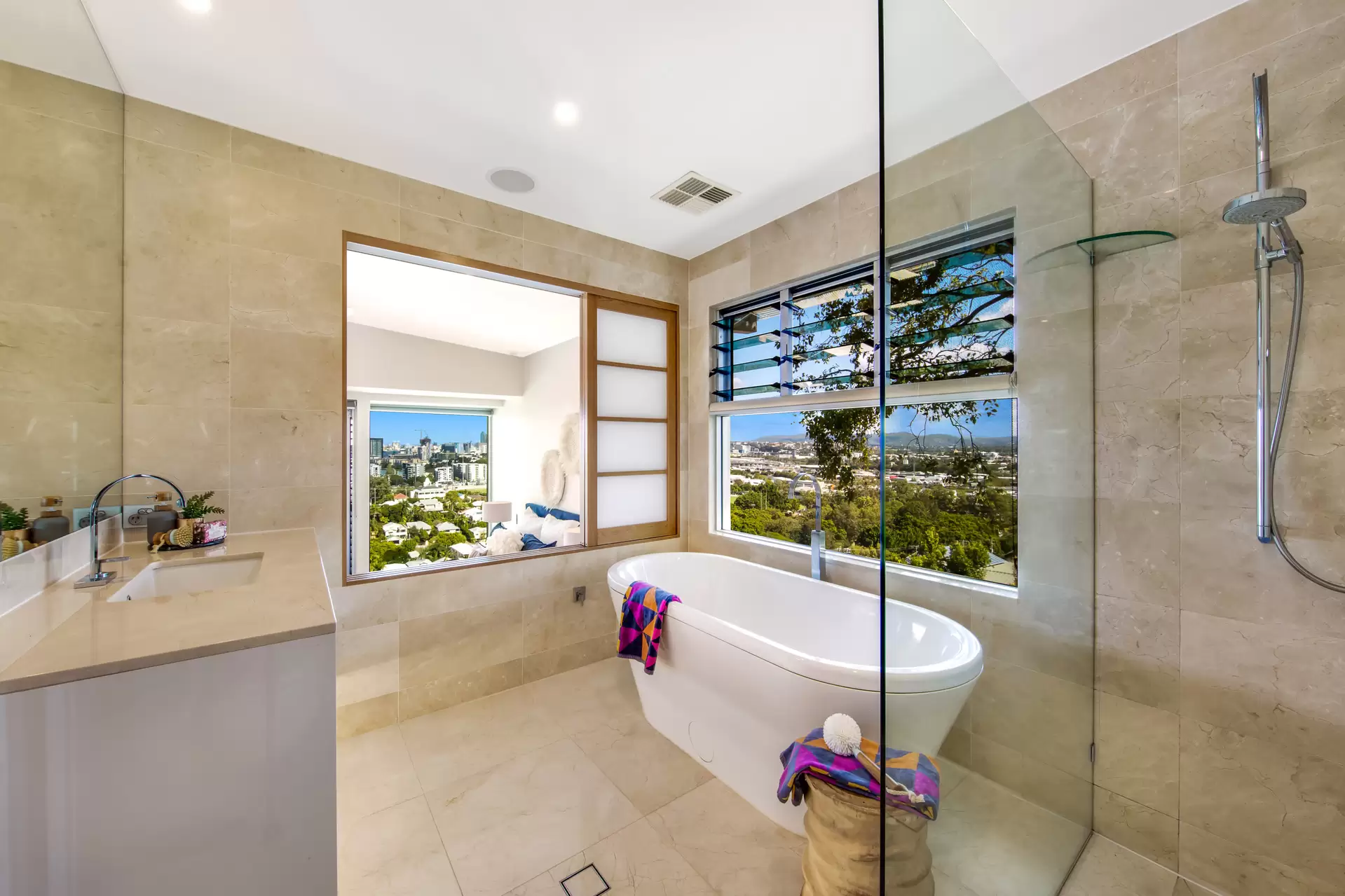 128 Crosby Road, Ascot Sold by Queensland Sotheby's International Realty - image 1