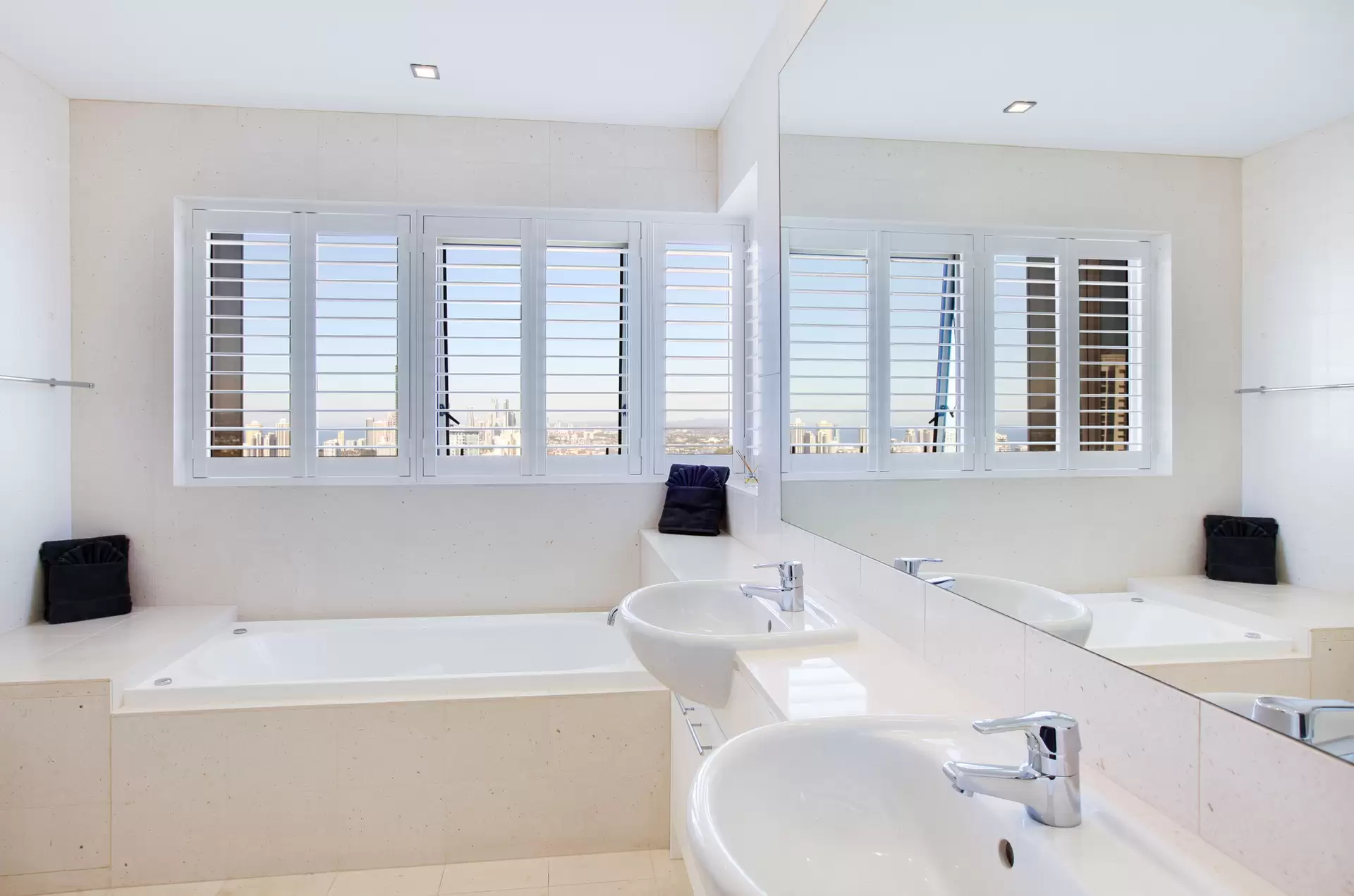 3501/50 Marine Parade, Southport Sold by Queensland Sotheby's International Realty - image 1
