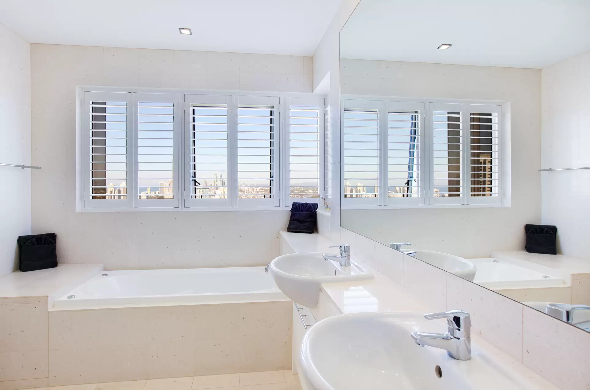 3501/50 Marine Parade, Southport Sold by Queensland Sotheby's International Realty - image 1