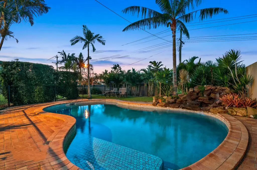 7 Penson Street, Stretton Sold by  - image 1