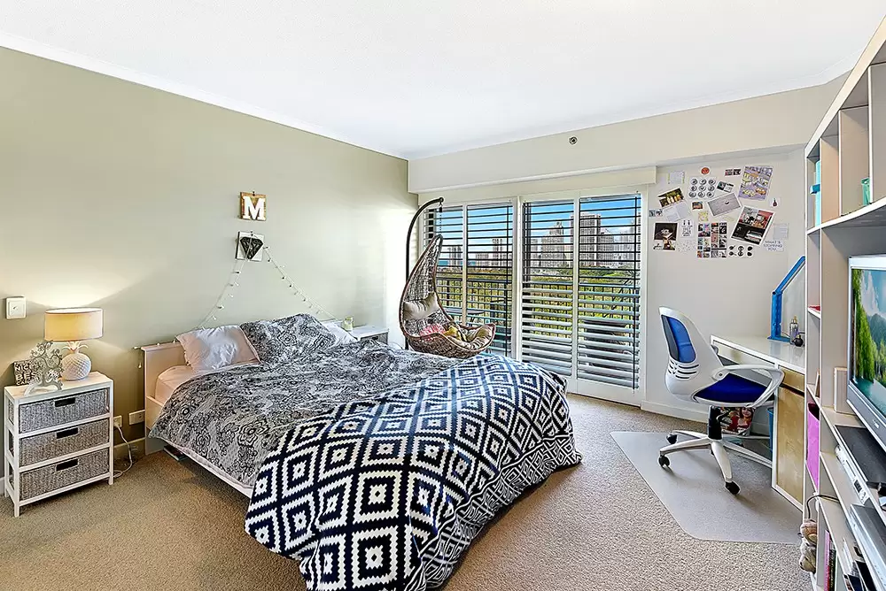 24 Breaker Street, Main Beach Sold by Queensland Sotheby's International Realty - image 1