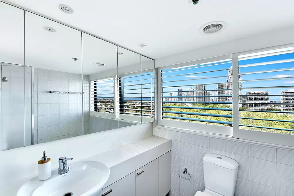 24 Breaker Street, Main Beach Sold by Queensland Sotheby's International Realty - image 1