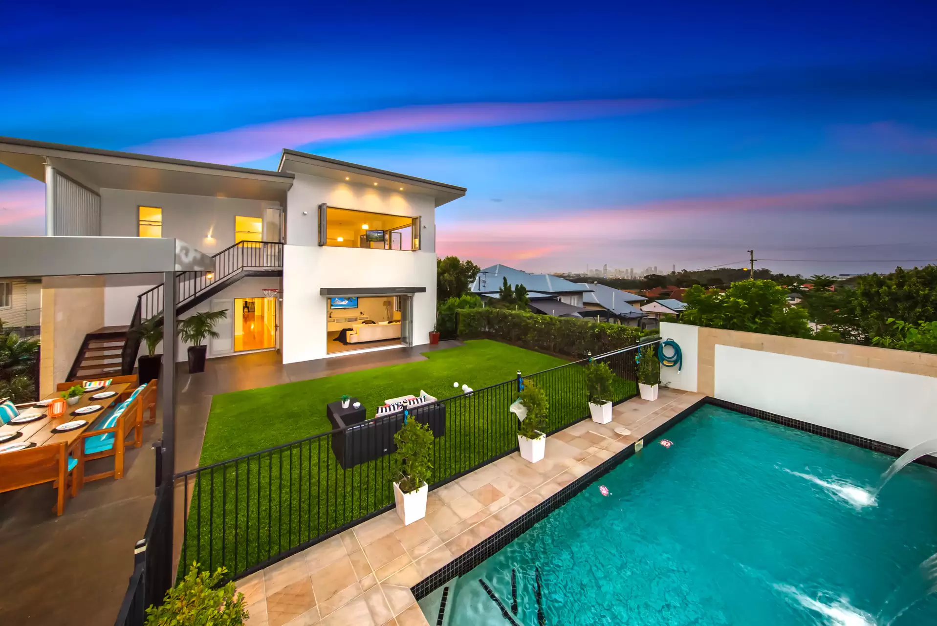 46 Effingham Street, Tarragindi Sold by Queensland Sotheby's International Realty - image 1