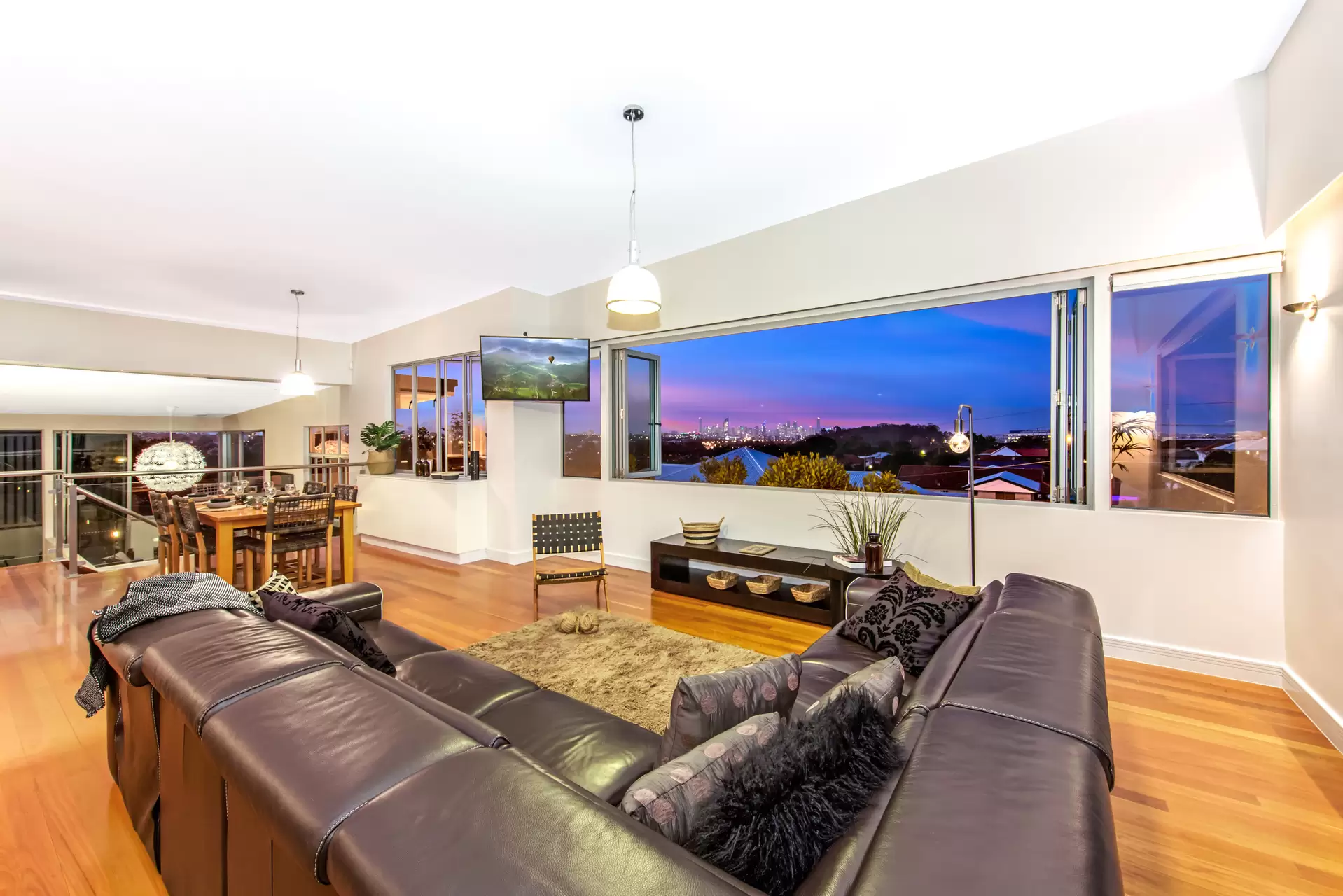 46 Effingham Street, Tarragindi Sold by Queensland Sotheby's International Realty - image 1