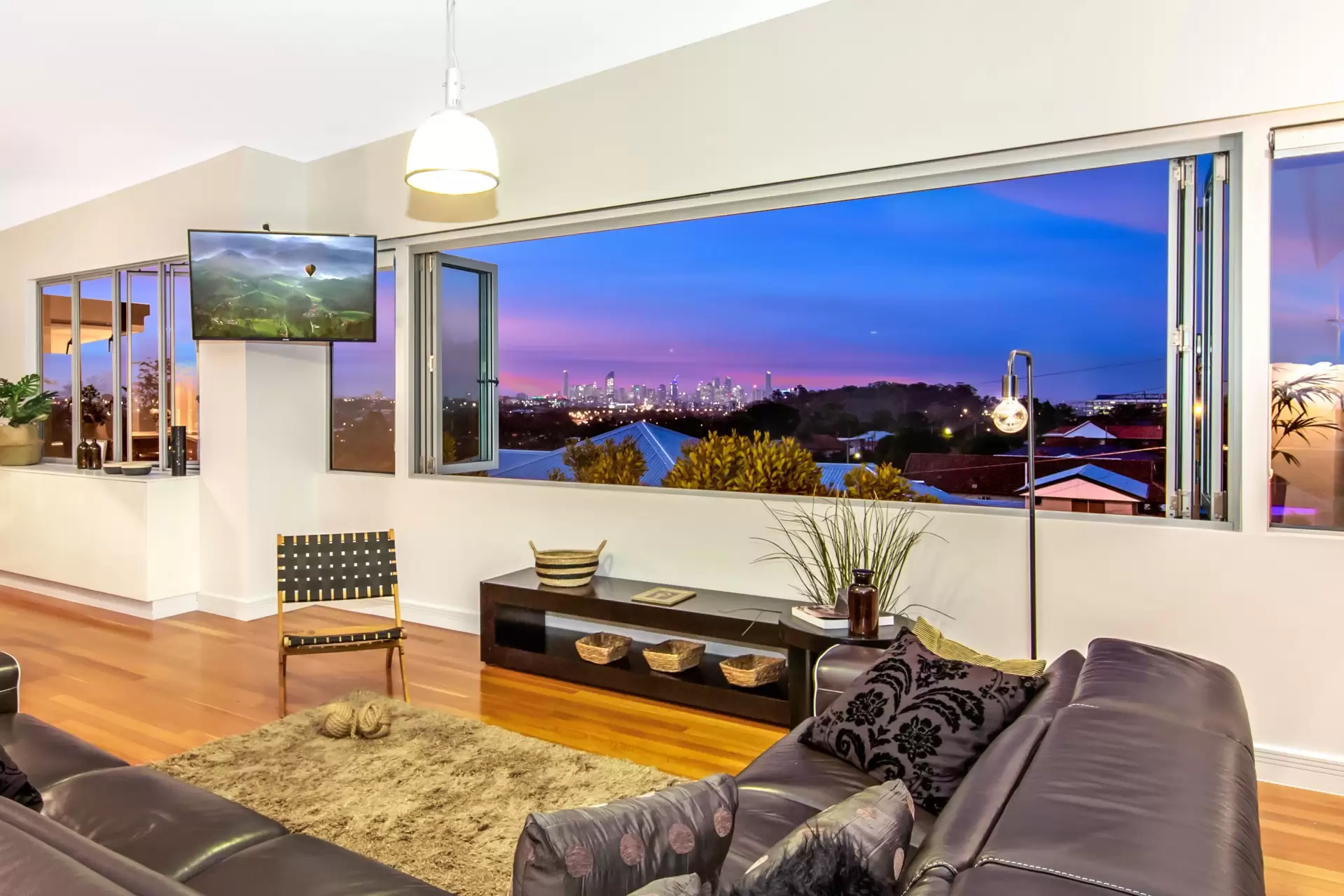 46 Effingham Street, Tarragindi Sold by Queensland Sotheby's International Realty - image 1