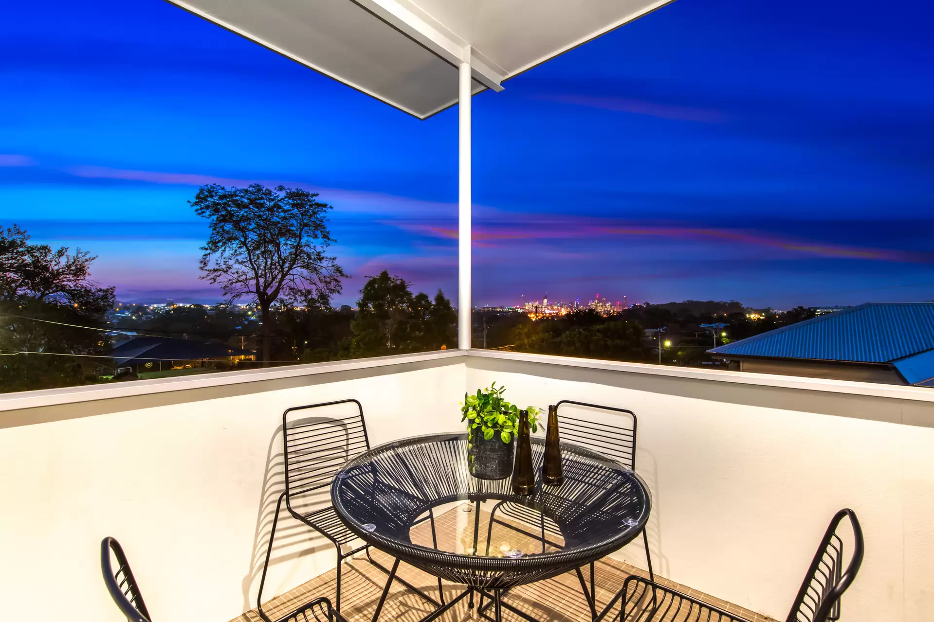 46 Effingham Street, Tarragindi Sold by Queensland Sotheby's International Realty - image 1
