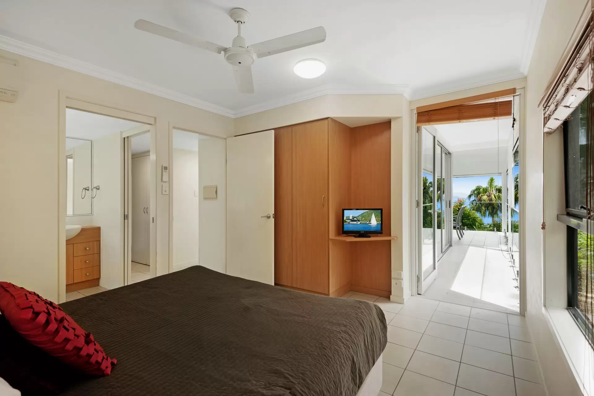 13/5 Banksia Court, Hamilton Island Sold by Queensland Sotheby's International Realty - image 1