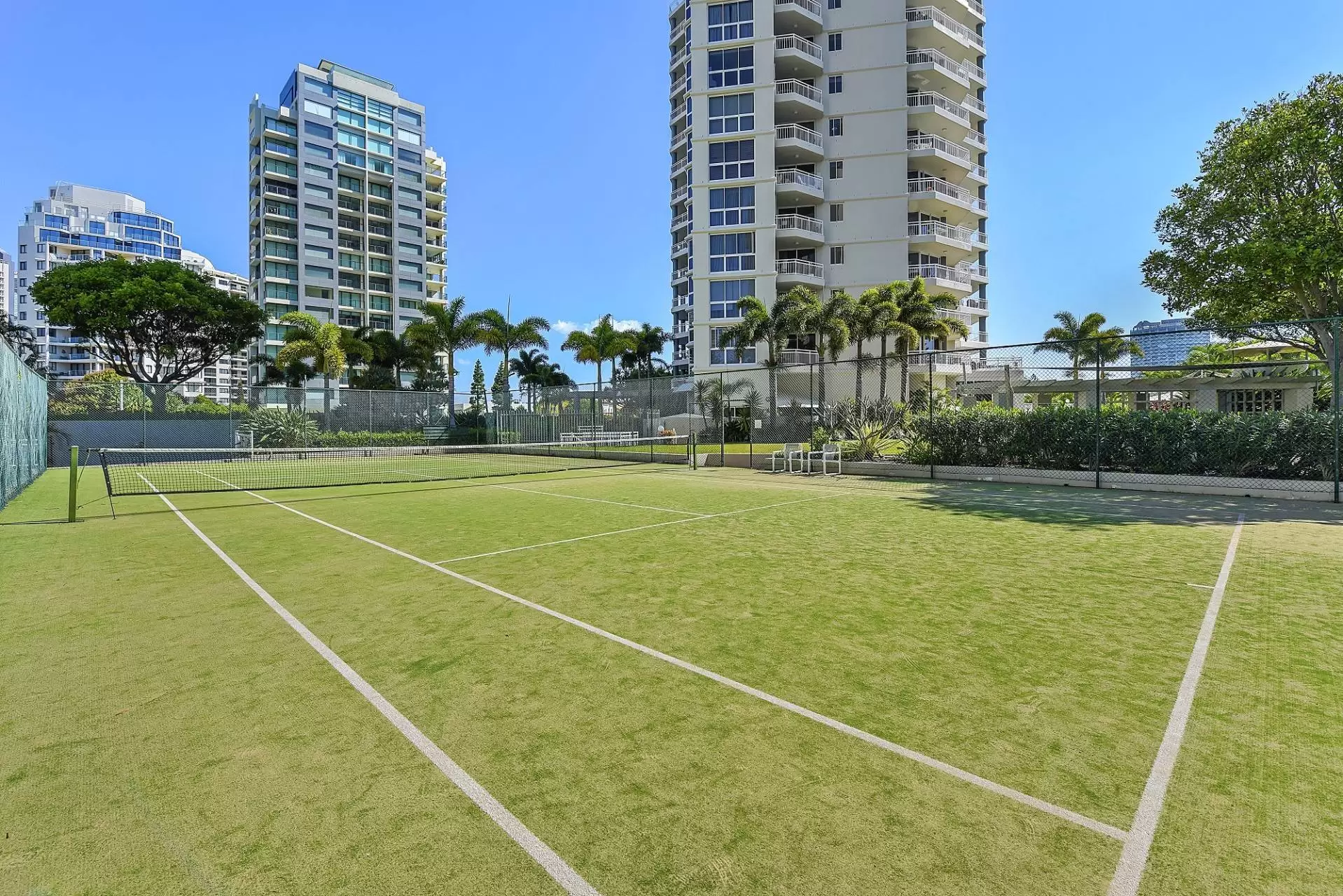 70/11 Hughes Avenue, Main Beach Sold by  - image 1