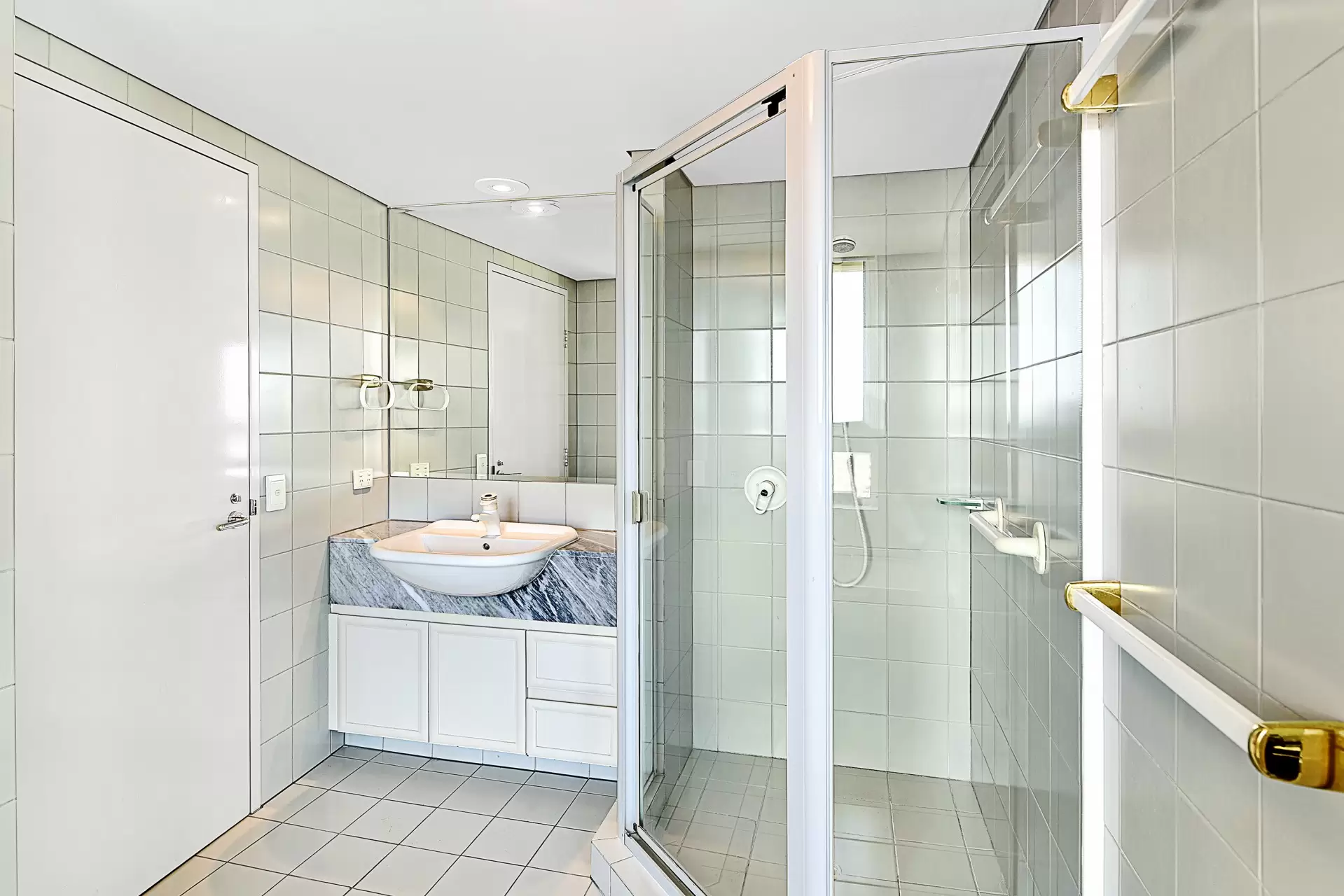C20-3/75 Brighton Parade, Southport Sold by Queensland Sotheby's International Realty - image 1