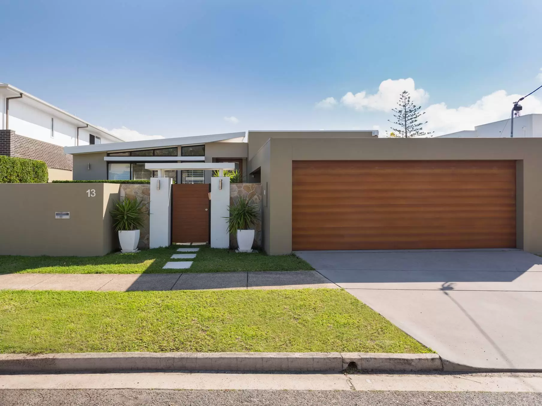13 Amalfi Drive, Isle Of Capri Sold by Queensland Sotheby's International Realty - image 1