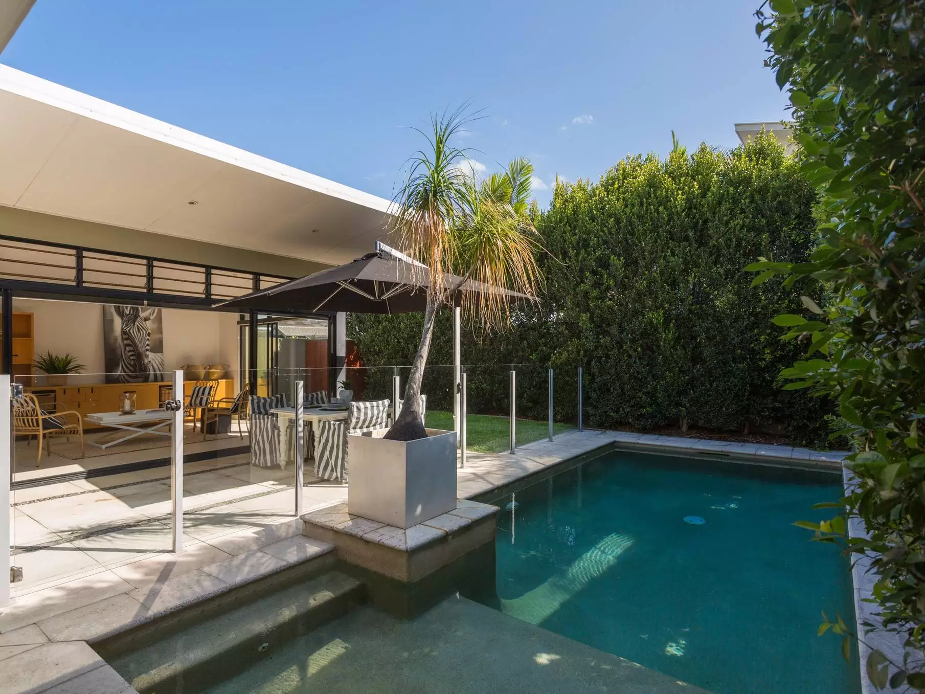 13 Amalfi Drive, Isle Of Capri Sold by Queensland Sotheby's International Realty - image 1