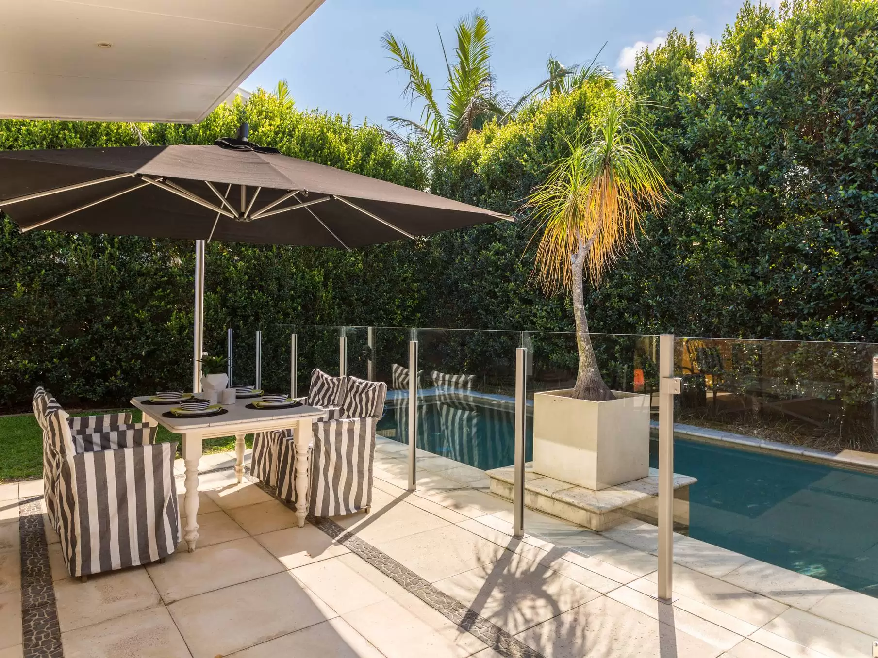 13 Amalfi Drive, Isle Of Capri Sold by Queensland Sotheby's International Realty - image 1