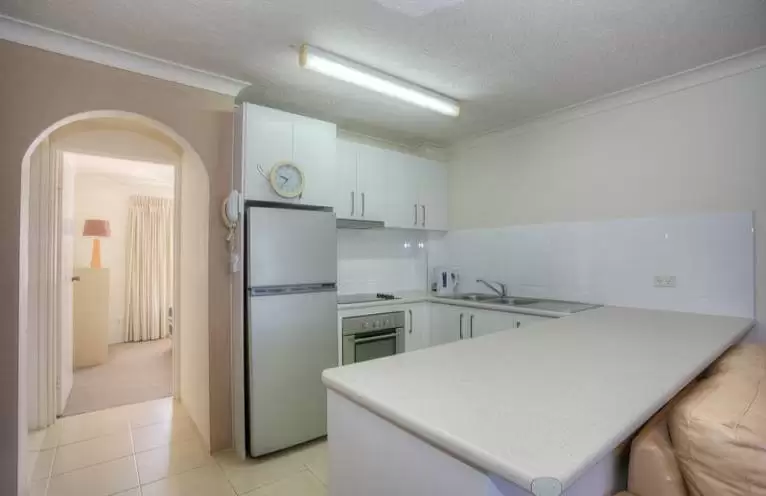 22/2753 Gold Coast Highway, Broadbeach Leased by Queensland Sotheby's International Realty - image 1