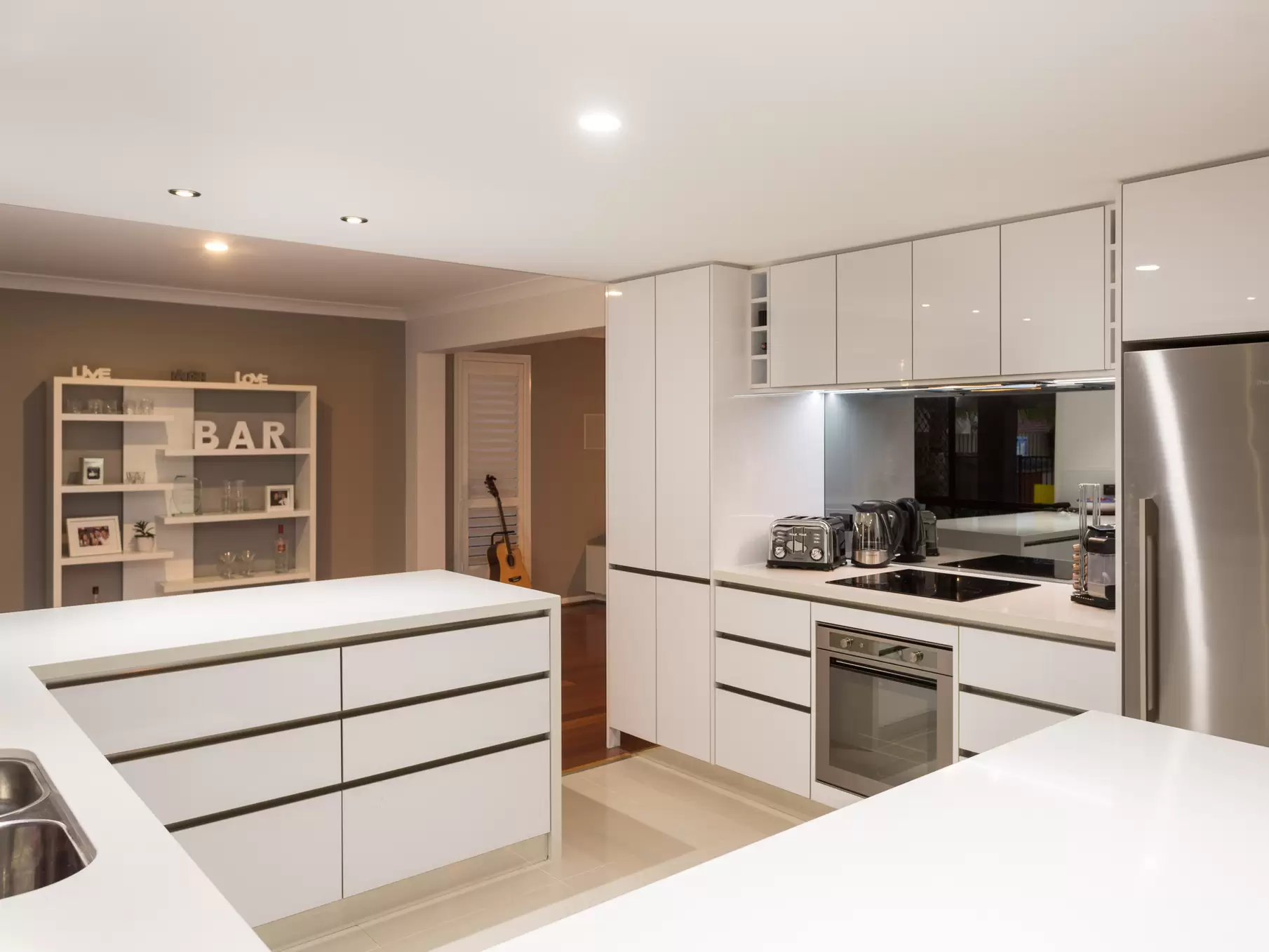 32 Tropicana Circuit, Burleigh Waters Sold by Queensland Sotheby's International Realty - image 1