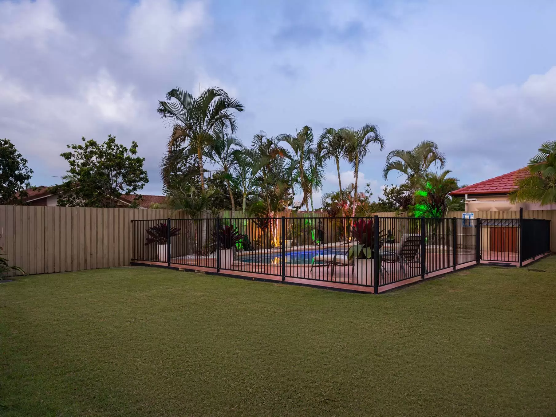 32 Tropicana Circuit, Burleigh Waters Sold by Queensland Sotheby's International Realty - image 1