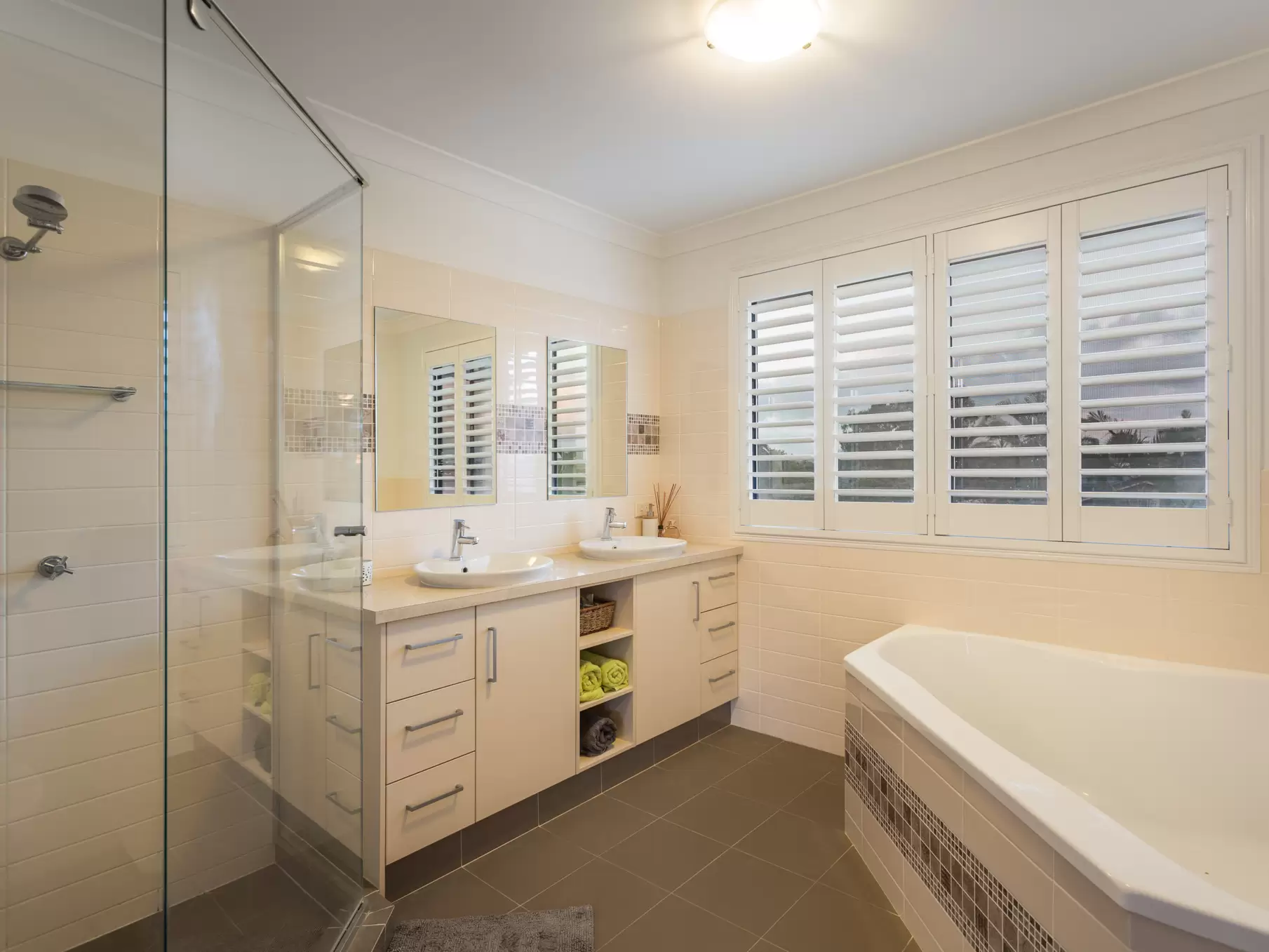 32 Tropicana Circuit, Burleigh Waters Sold by Queensland Sotheby's International Realty - image 1