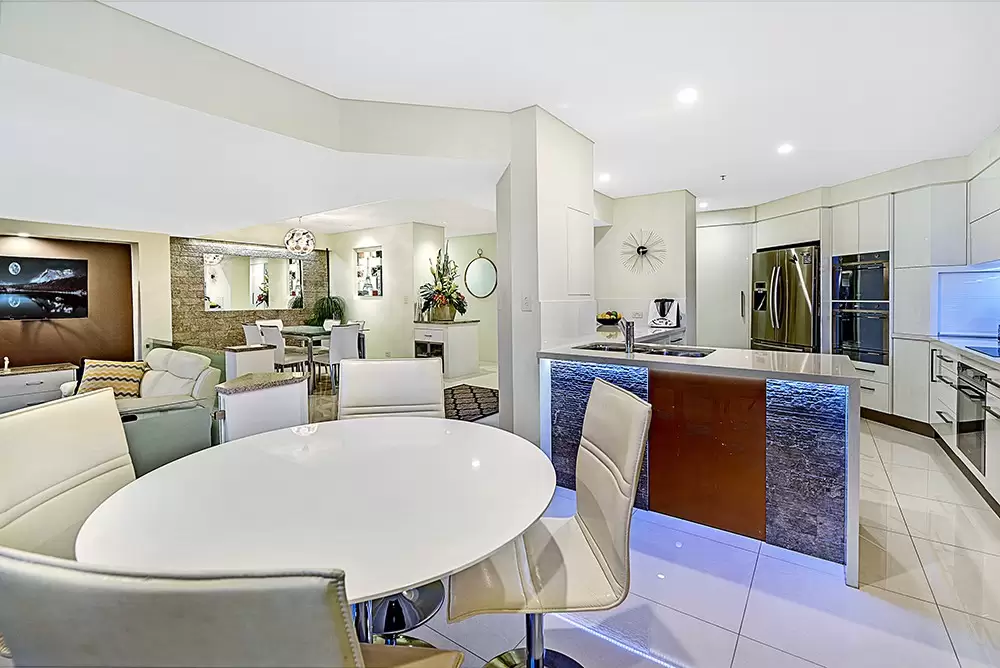 702/1 Peak Avenue, Main Beach Sold by Queensland Sotheby's International Realty - image 1