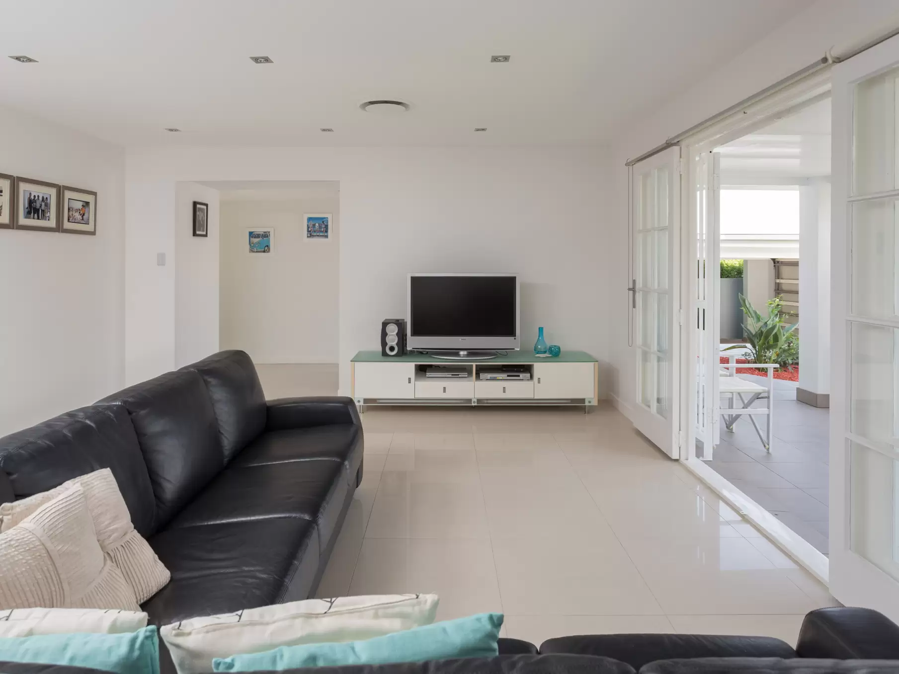 75 Amalfi Drive, Isle Of Capri Sold by Queensland Sotheby's International Realty - image 1