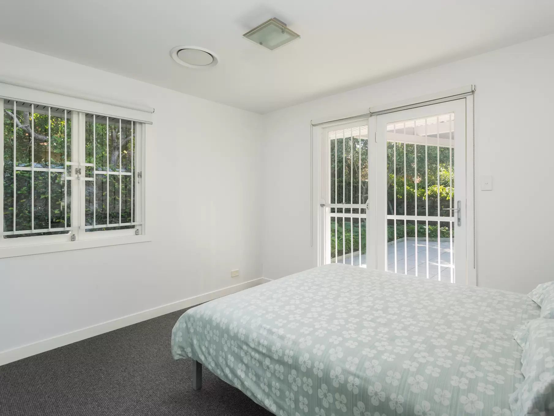 75 Amalfi Drive, Isle Of Capri Sold by Queensland Sotheby's International Realty - image 1